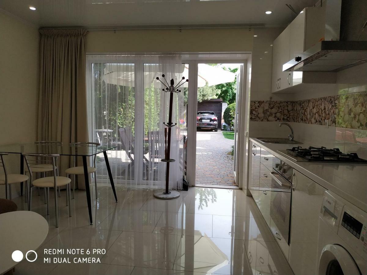 Guest House Butterfly Wing Οδησσός Εξωτερικό φωτογραφία